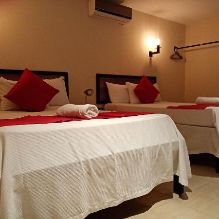 Brisas 10 Beachside Suites 칸쿤 외부 사진