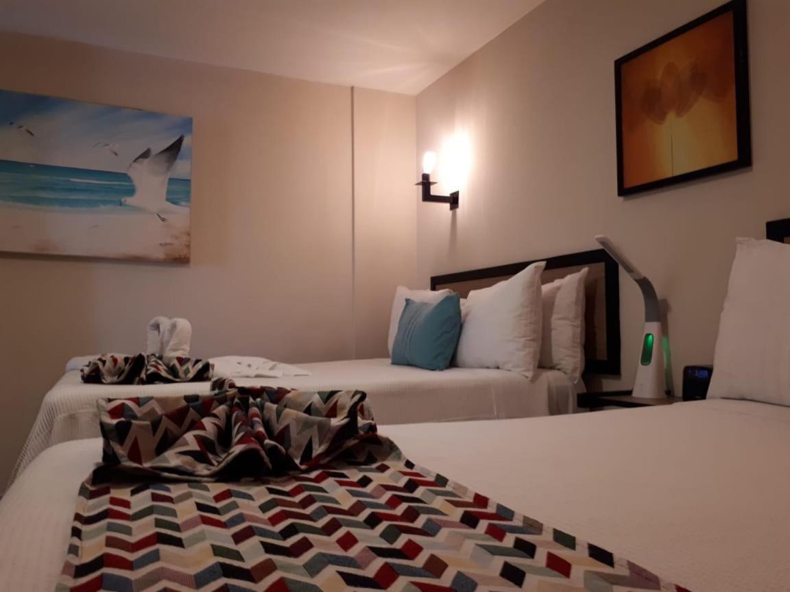 Brisas 10 Beachside Suites 칸쿤 외부 사진