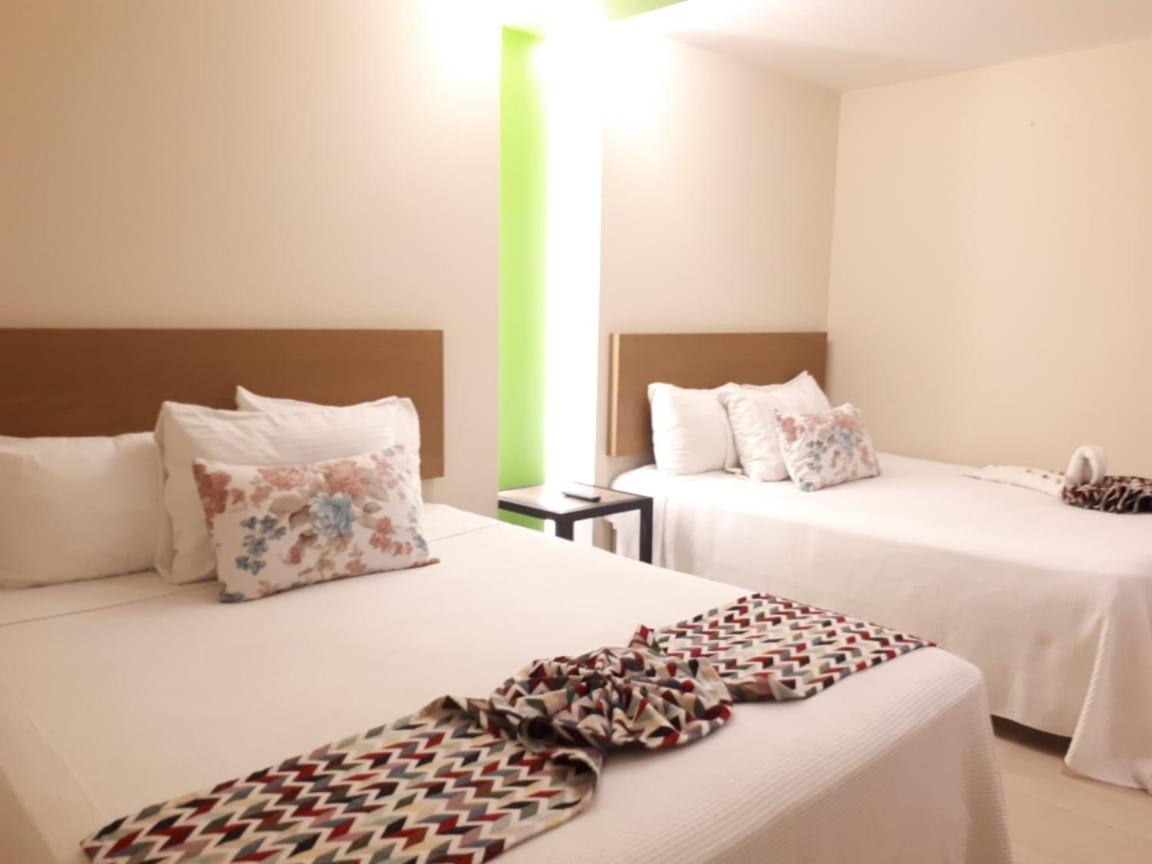 Brisas 10 Beachside Suites 칸쿤 외부 사진