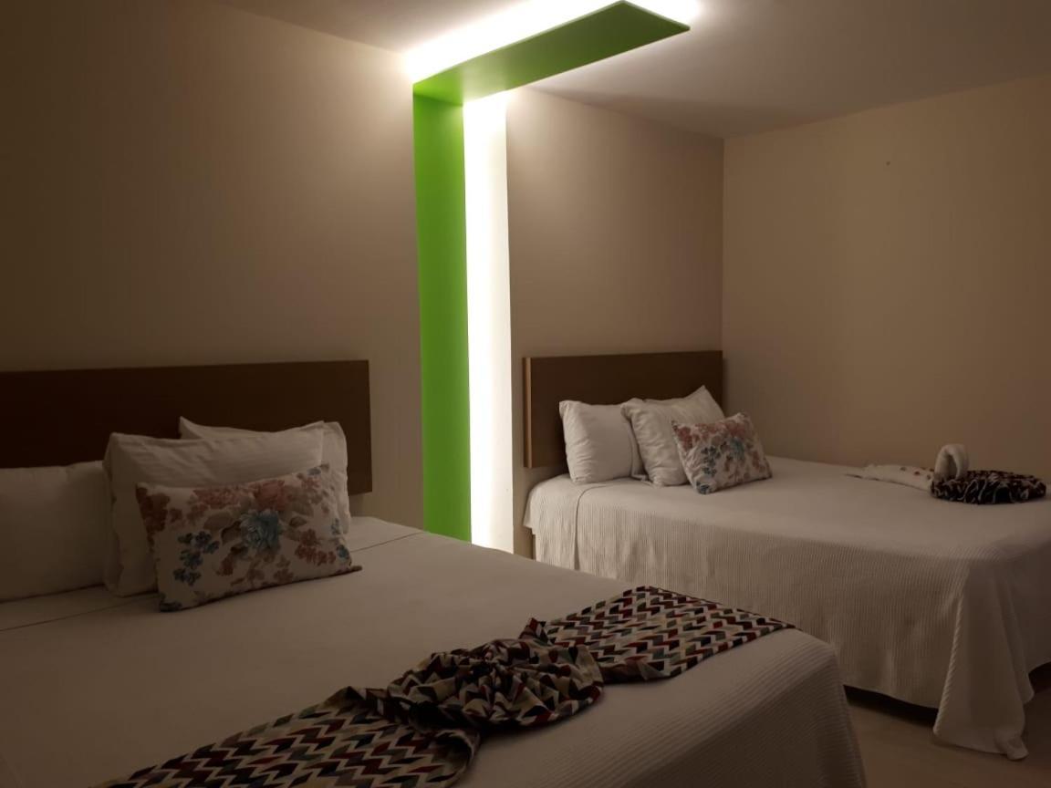 Brisas 10 Beachside Suites 칸쿤 외부 사진