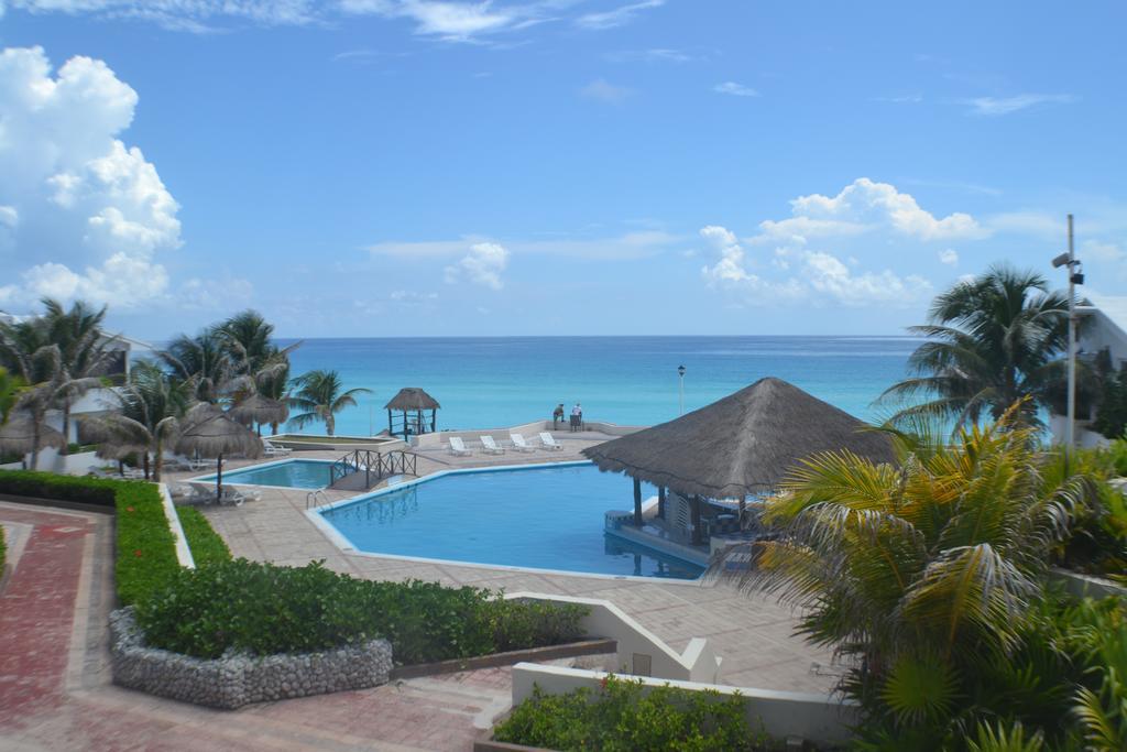 Brisas 10 Beachside Suites 칸쿤 외부 사진