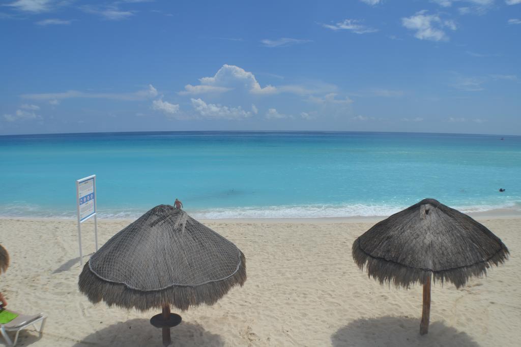 Brisas 10 Beachside Suites 칸쿤 외부 사진