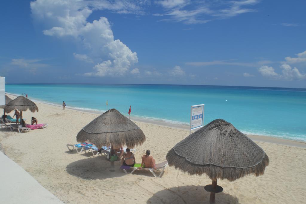 Brisas 10 Beachside Suites 칸쿤 외부 사진