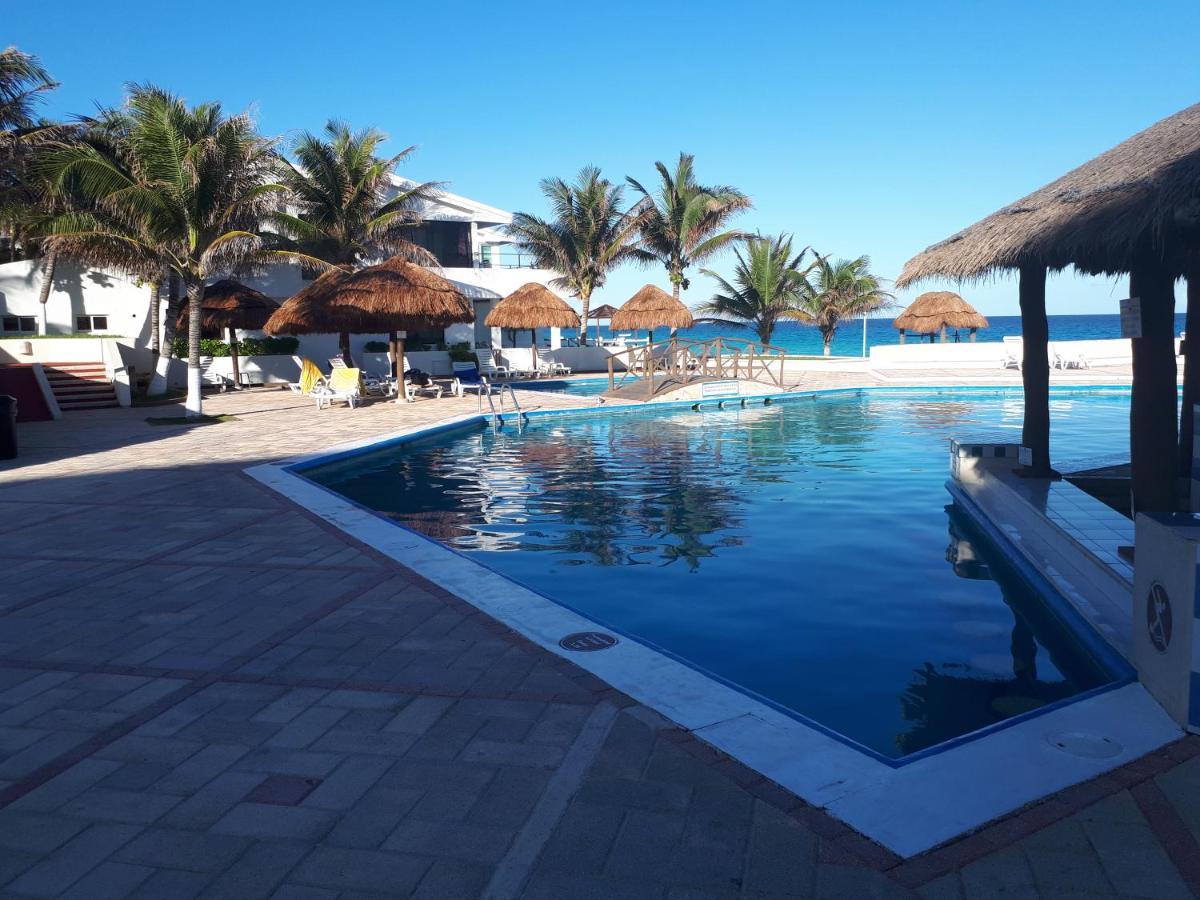 Brisas 10 Beachside Suites 칸쿤 외부 사진