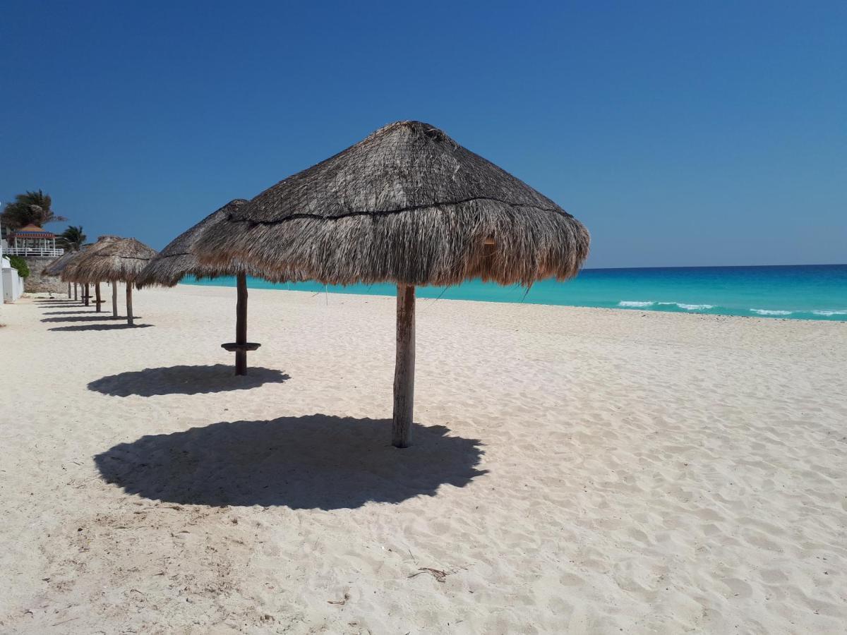 Brisas 10 Beachside Suites 칸쿤 외부 사진