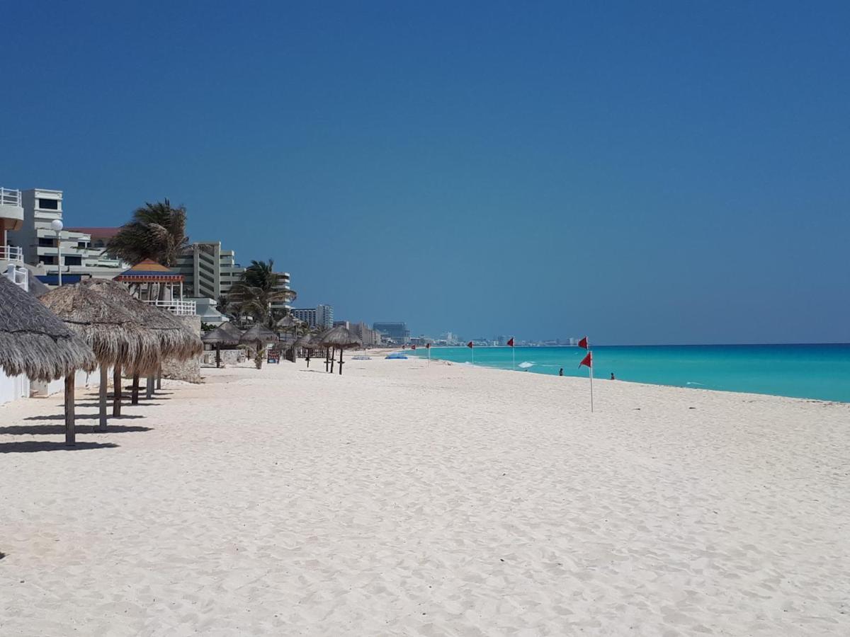 Brisas 10 Beachside Suites 칸쿤 외부 사진