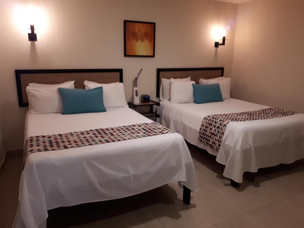 Brisas 10 Beachside Suites 칸쿤 외부 사진