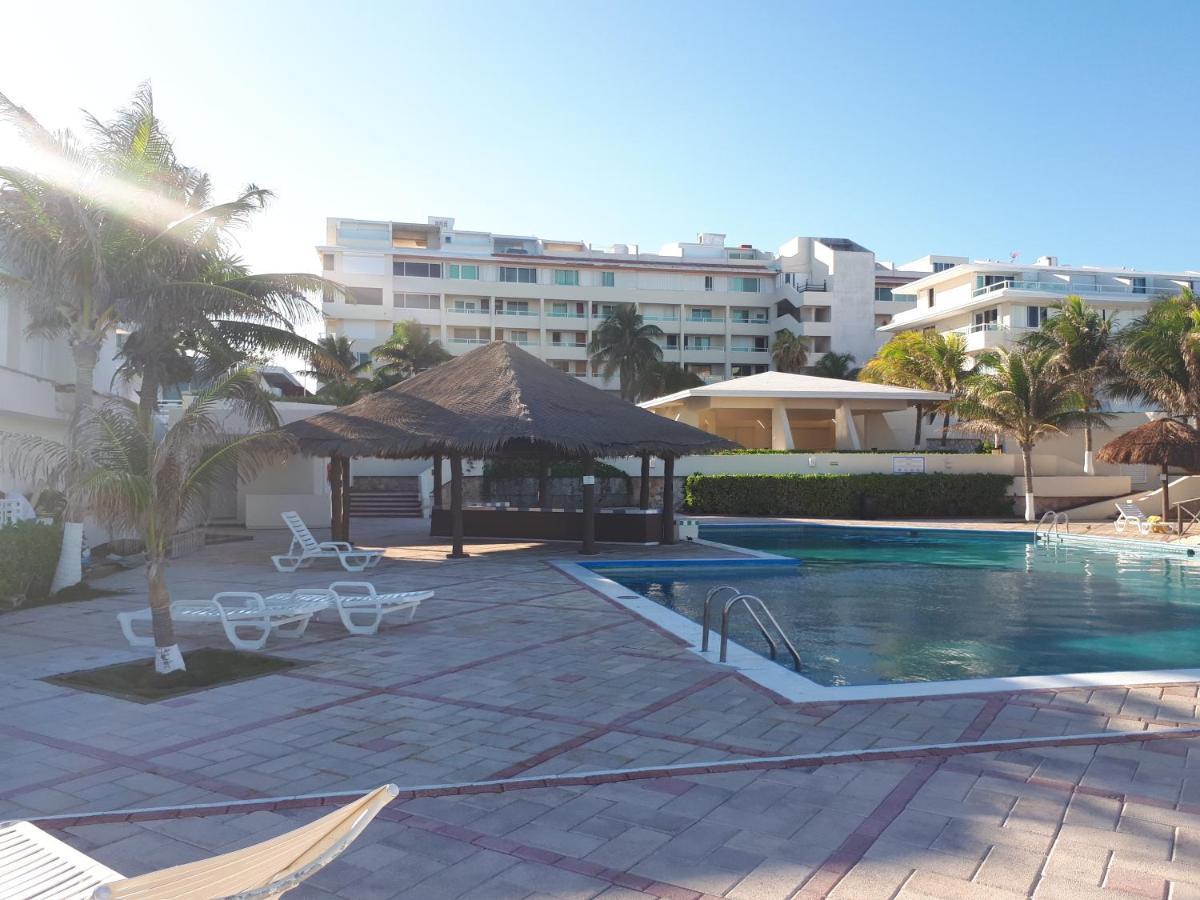 Brisas 10 Beachside Suites 칸쿤 외부 사진