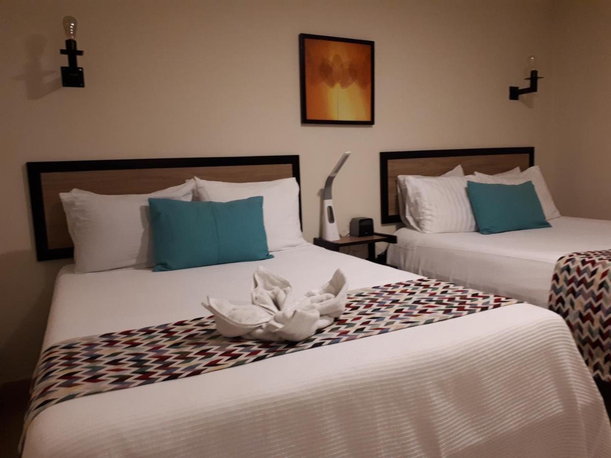 Brisas 10 Beachside Suites 칸쿤 외부 사진